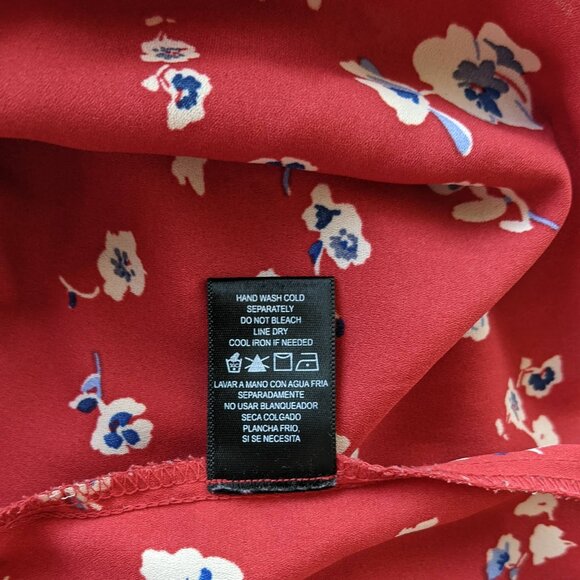 Pleione red and blue floral print blouse with cap sleeves, wrinkle-free, v-neck - Picture 9 of 9